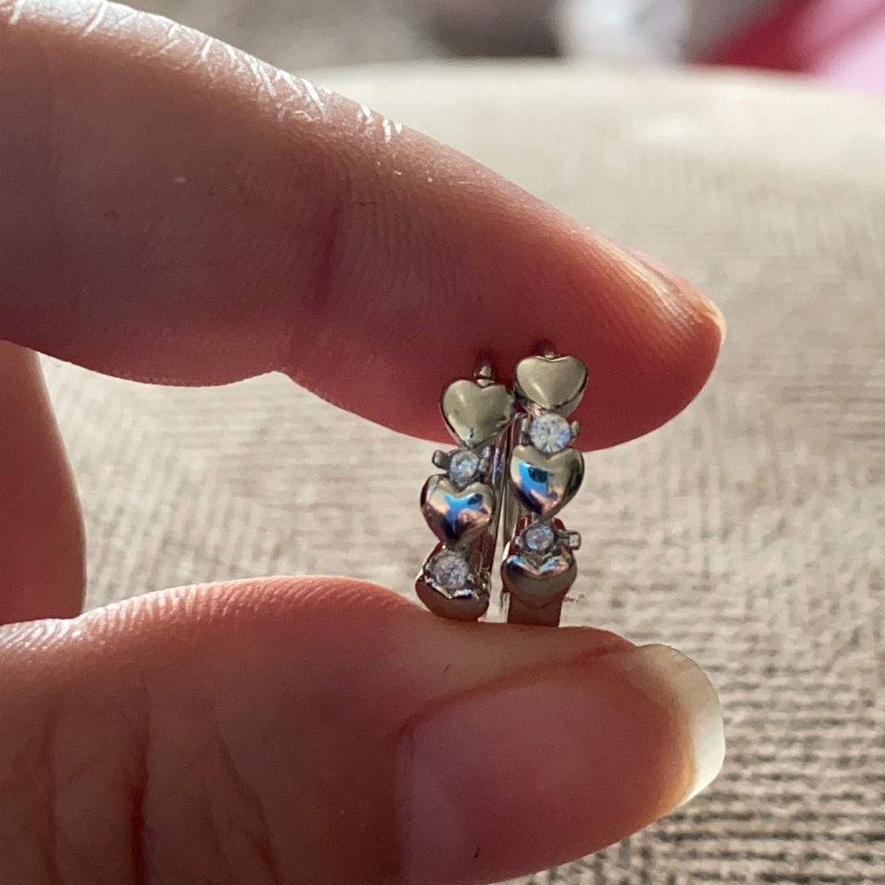 Cute little hearts earrings